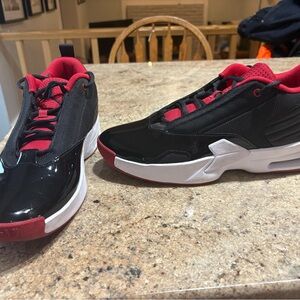 Jordan Men's Black and Red Low-Top Sneakers